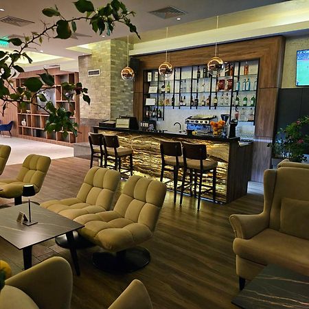Glorius Hotel Велес Екстериор снимка