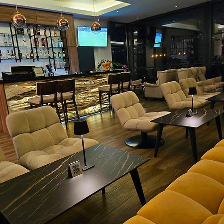 Glorius Hotel Велес Екстериор снимка
