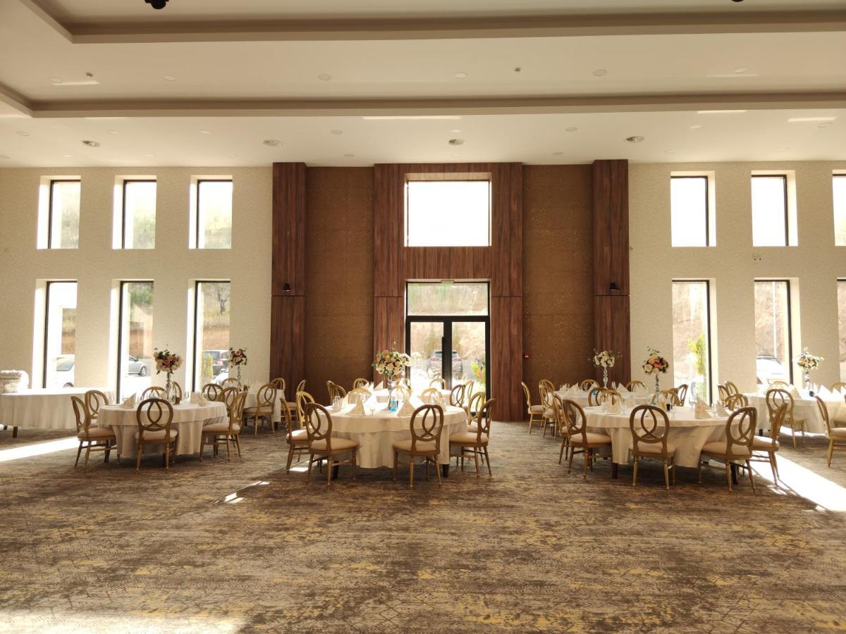 Glorius Hotel Велес Екстериор снимка