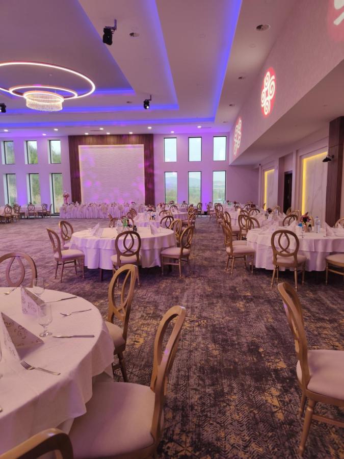 Glorius Hotel Велес Екстериор снимка