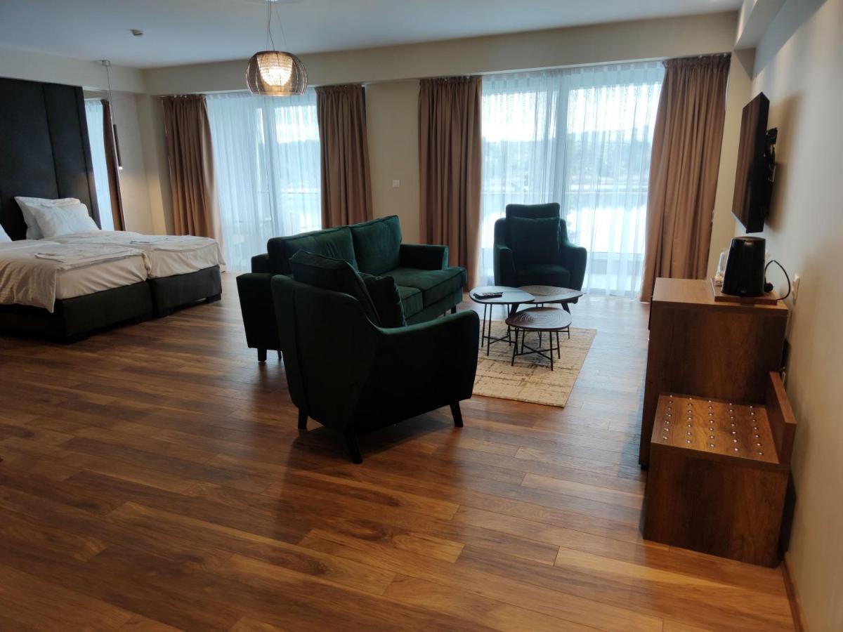 Glorius Hotel Велес Екстериор снимка