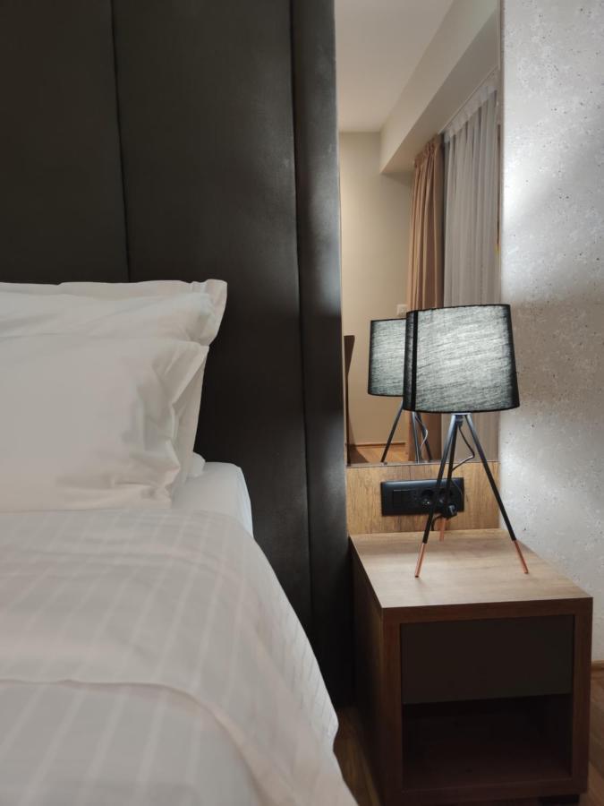 Glorius Hotel Велес Екстериор снимка