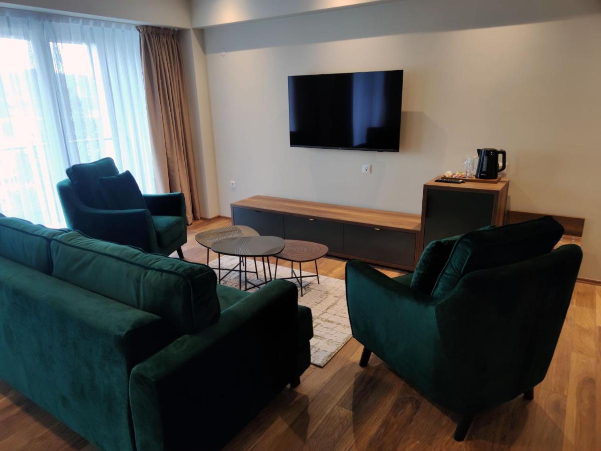 Glorius Hotel Велес Екстериор снимка