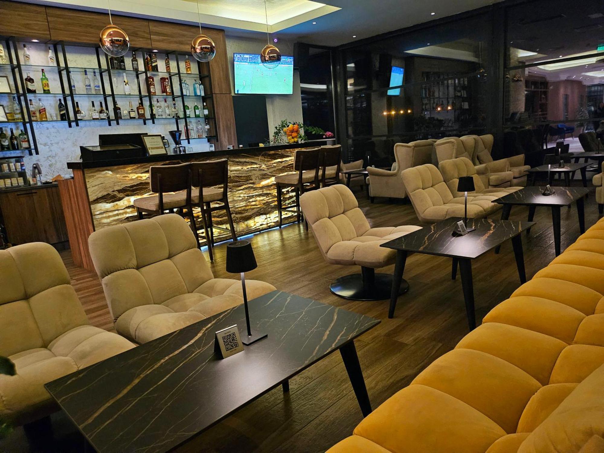 Glorius Hotel Велес Екстериор снимка